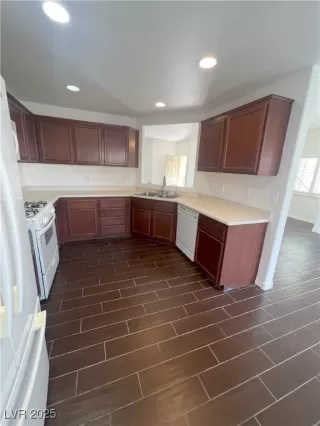 Photo #4: 2662805 Listing