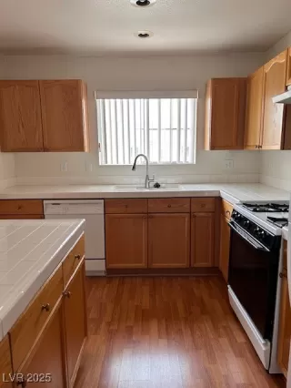 Photo #5: 2662819 Listing