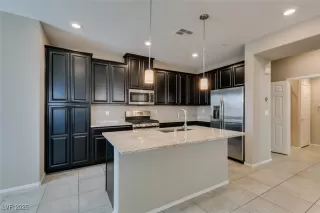 Photo #4: 2662848 Listing