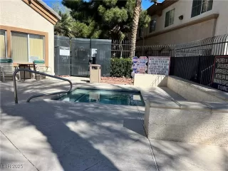 Photo #3: 2662854 Listing 