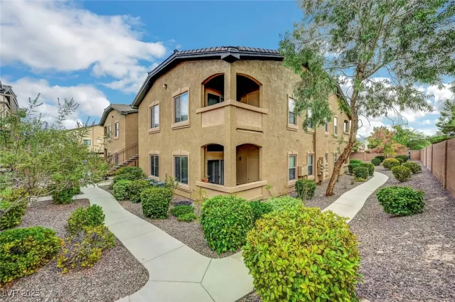 MLS: 2662875 Condo For Sale