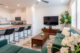 Photo #1: 2662911 Listing 