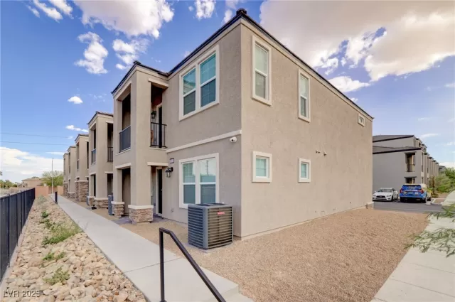 MLS: 2662916 Condo For Sale