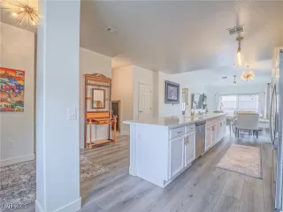 Photo #5: 2662926 Listing