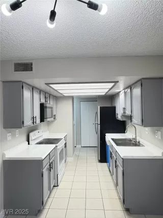 Photo #6: 2662927 Listing 