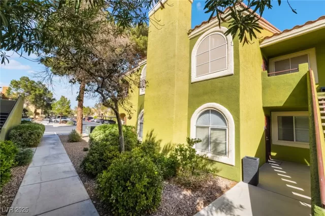 MLS: 2662956 Condo For Sale