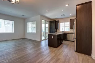 Photo #4: 2662980 Listing