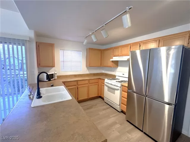 MLS: 2663012 Condo For Sale
