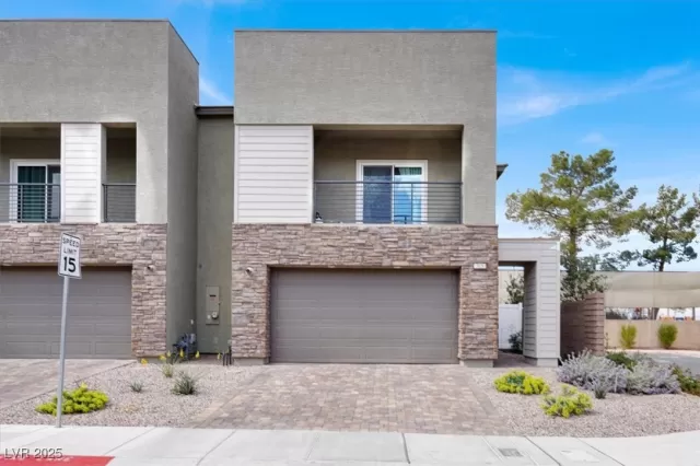 MLS: 2663344 Condo For Sale