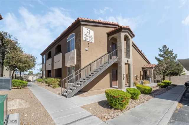 MLS: 2663392 Condo For Sale