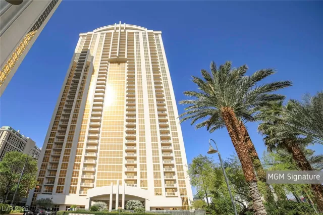 MLS: 2663522 Condo For Sale