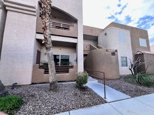 MLS: 2663531 Condo For Sale