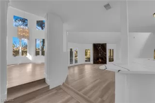 Photo #5: 2663603 Listing