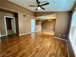 Photo #3: 2663632 Listing