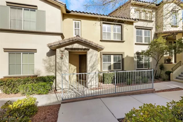 MLS: 2663689 Condo For Sale