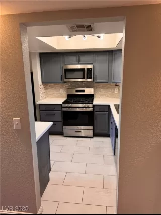 Photo #1: 2663771 Listing 