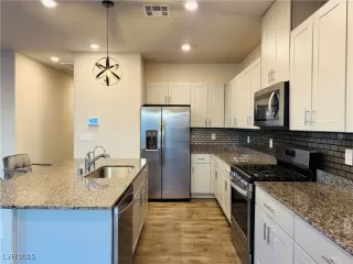 Photo #4: 2663852 Listing 