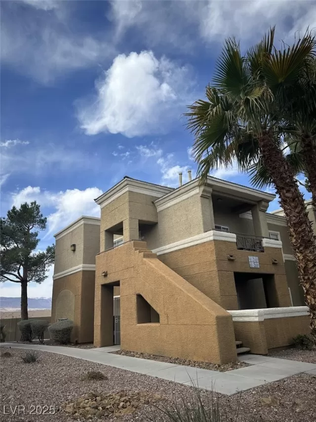 MLS: 2663910 Condo For Sale