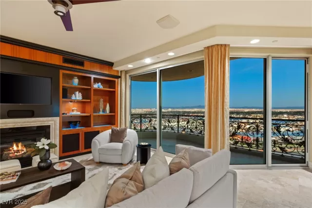 MLS: 2663926 Condo For Sale