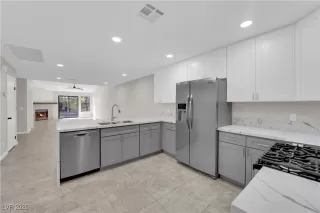 Photo #2: 2663957 Listing