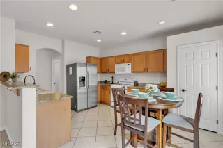 Photo #3: 2663959 Listing