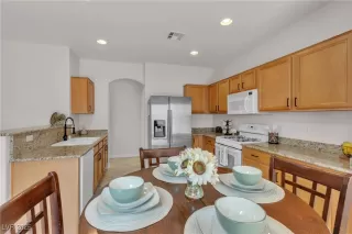 Photo #4: 2663959 Listing