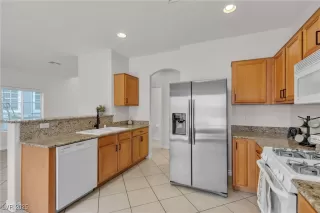 Photo #5: 2663959 Listing