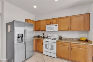 Photo #6: 2663959 Listing