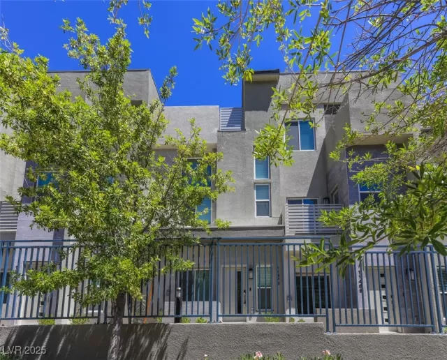 MLS: 2663996 Condo For Sale