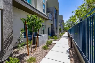 Photo #1: 2663996 Listing 