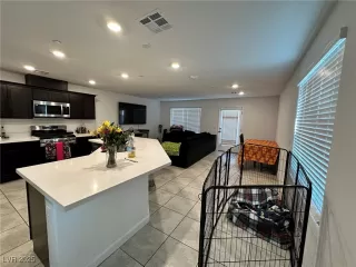 Photo #2: 2664052 Listing