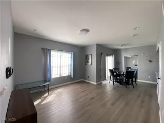 Photo #1: 2664096 Listing 