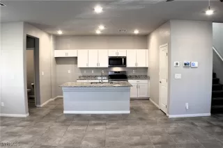 Photo #3: 2664202 Listing