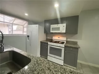 Photo #2: 2664301 Listing 