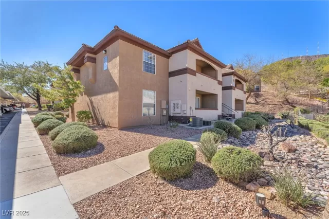 MLS: 2664304 Condo For Sale