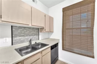 Photo #2: 2664304 Listing 