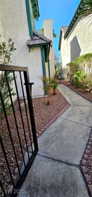 Photo #1: 2664356 Listing 