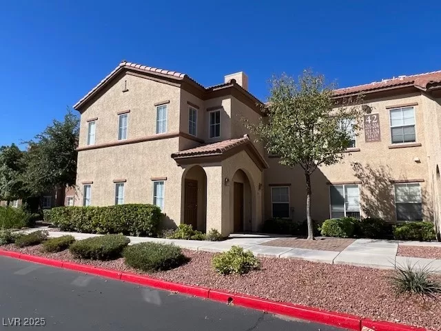 MLS: 2664403 Condo For Sale
