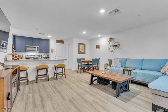MLS: 2664404 Condo For Sale