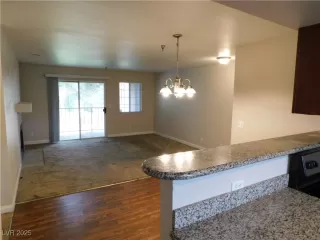 Photo #4: 2664407 Listing