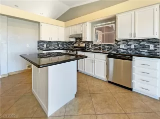 Photo #5: 2664450 Listing