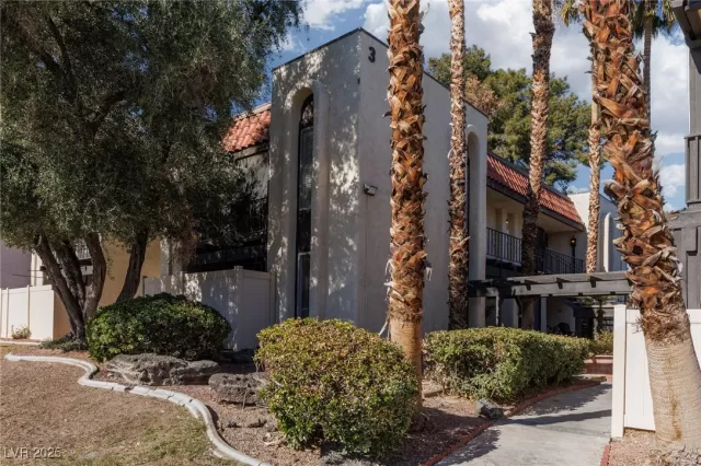 MLS: 2664541 Condo For Sale