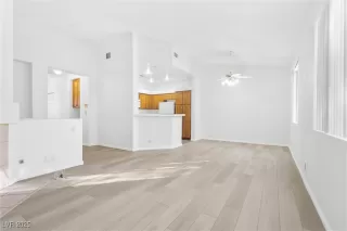 Photo #4: 2664669 Listing