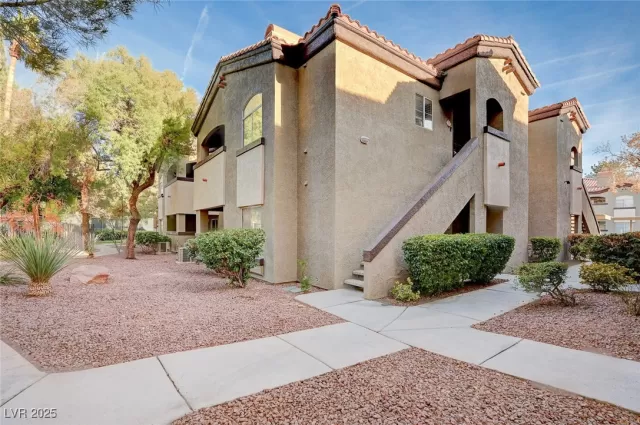 MLS: 2664672 Condo For Sale