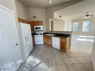 Photo #2: 2664776 Listing 