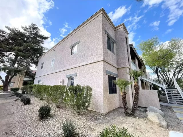 MLS: 2664784 Condo For Sale