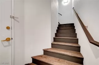 Photo #5: 2664878 Listing