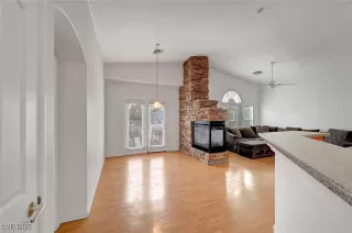 Photo #6: 2664878 Listing