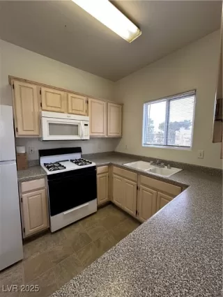 Photo #3: 2664882 Listing