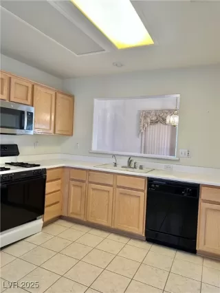 Photo #6: 2664907 Listing 